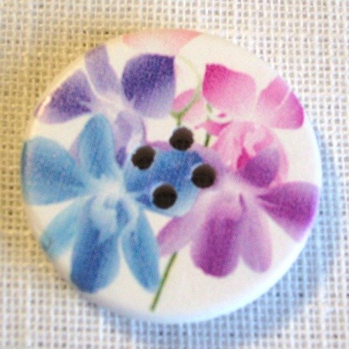 30/123 ** 3 cm / 30 mm **  bouton rond bois vernis décoré - fleur bleue rose - couture mode vintage