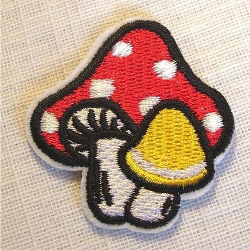 Écusson patch brodé thermocollant - petit champignon blanc rouge jaune ** 4,5 x 4,5 cm ** applique à repasser