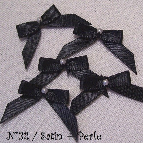 030 / noir - petit noeud en ruban satin et perle n°32 ** 25 x 25 mm ** vendu à l'unité
