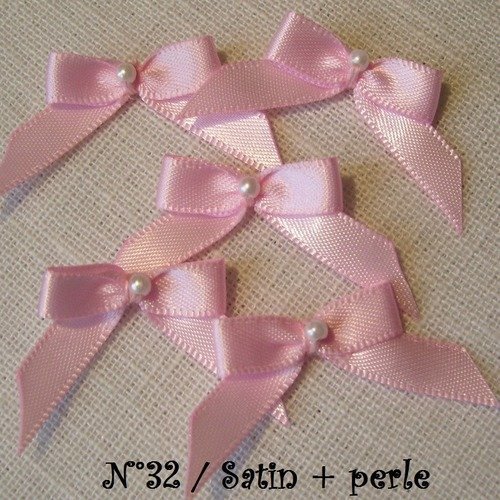 123  / rose clair - petit noeud en ruban satin et perle n°32 ** 25 x 25 mm ** vendu à l'unité