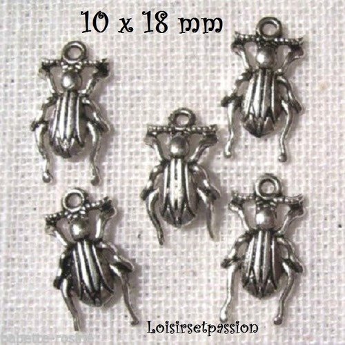 031 - breloque, charm - scarabée insecte, argenté, 10 x 18 mm, vendu à l'unité