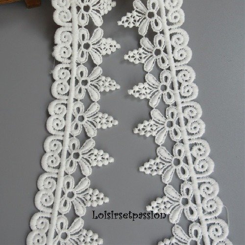 D27 - dentelle galon blanc, vague feston, bouquet grappe de fleur, noeud, 5 cm , vendu par 50 cm (16 motifs), couture, poupée