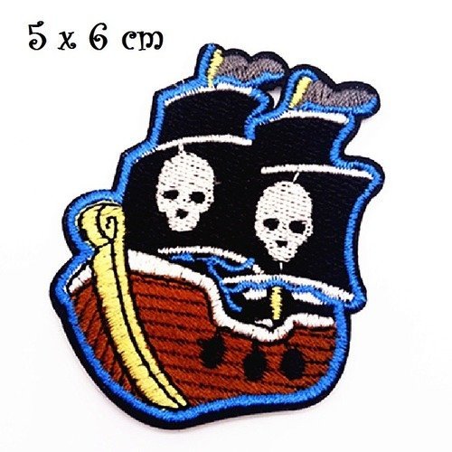 Écusson patch - bateau navire drapeau pirate ** 5 x 6 cm ** applique brodée thermocollante