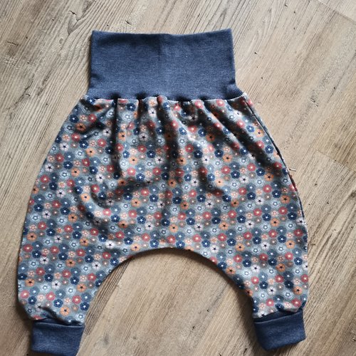 Sarouel évolutif bébé petites fleurs dans des tons automnaux