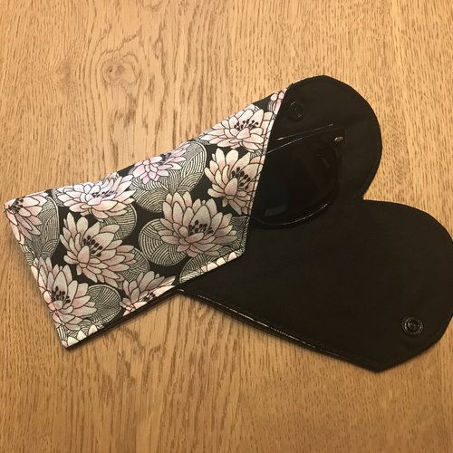 Étui à lunettes lotus