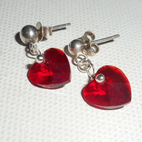Boucles d'oreilles coeur rouge en cristal de swarovski sur clous argent 925 
