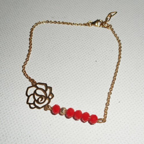 Bracelet rose en filigrane avec cristal de bohème rouge sur chaine plaqué or 