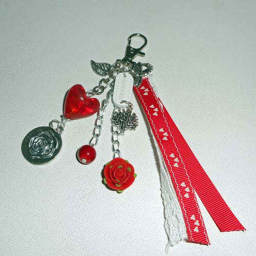  bijoux de sac/porte clefs coeur en verre rouge avec dentelle et rubans