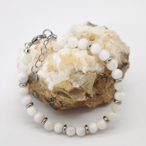 Bracelet en perles de nacre blanche