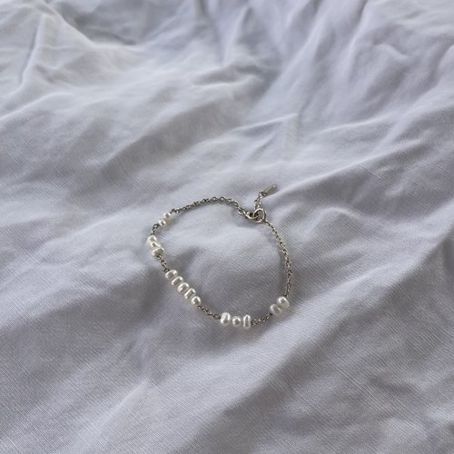 Bracelet en argent et perles de culture blanches