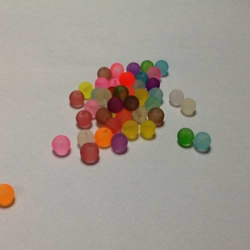 20 perles en verre 6 mm coloris assortis 