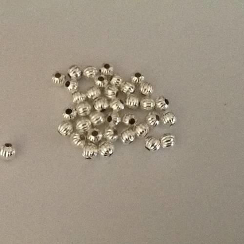 25 perles en metal argenté ondulée 6 mm 