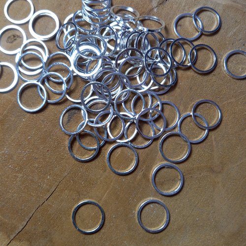 50 anneaux connecteurs fermés 1 cm. en métal argenté