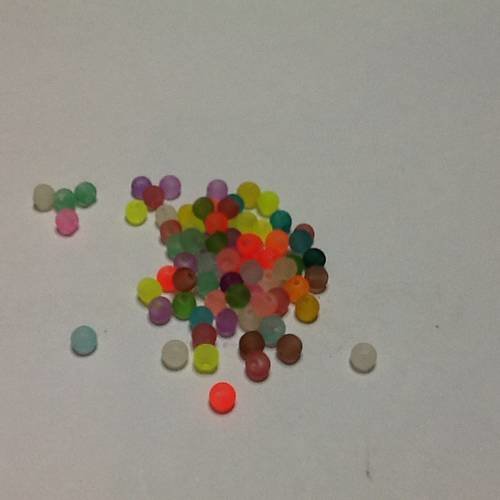 50 perles en verre 4 mm colorés 