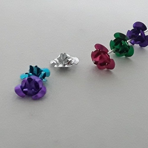 50 perles fleurs en aluminium