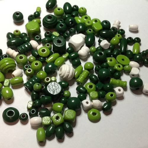 60 perles en bois forme variés 3 coloris