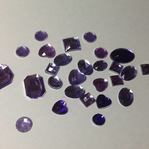 50 cabochons diamants à coller coloris violet