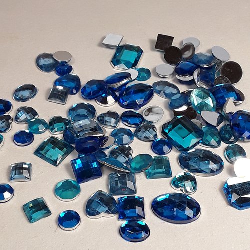 50 cabochons diamants à coller coloris bleu
