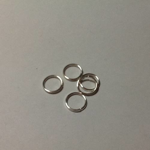 50 anneaux en metal argenté 1 cm 