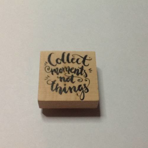 Tampon monté bois " collect moments not things " 