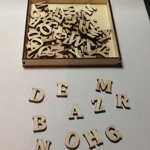 78 lettres alphabet en bois