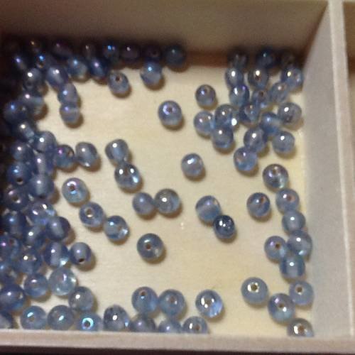 15 gr de perles de rocailles bleu irisé 4,5 mm 