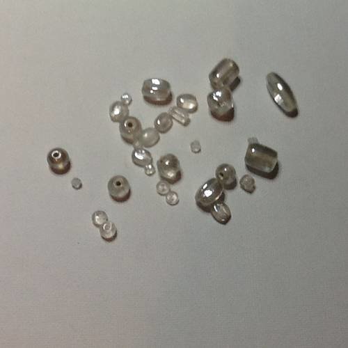 Assortiments de 100 perles en verre transparente 