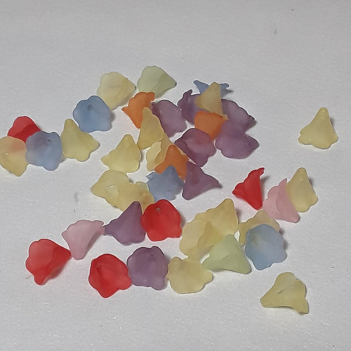 10 coupelles fleurs/perles en plastique givré