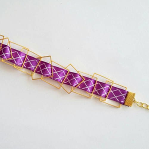 Bracelet rubans violet motifs graphiques blanc et carrés dorés, fermoir spirale / collection été 2018