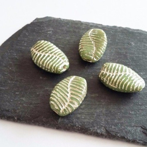 Perles gravées grain de café, striures argentées 19x13mm / vert, kaki