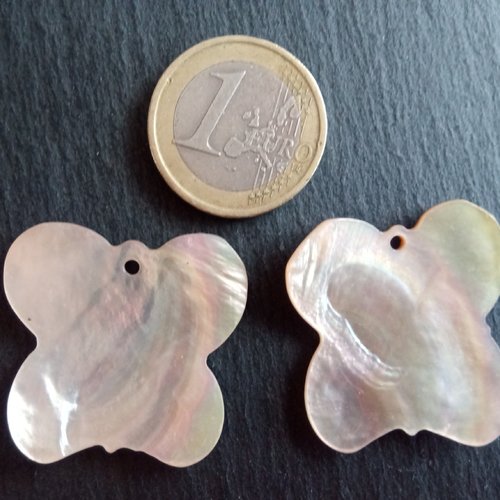 Sequins pendentifs de nacre papillon beige x2