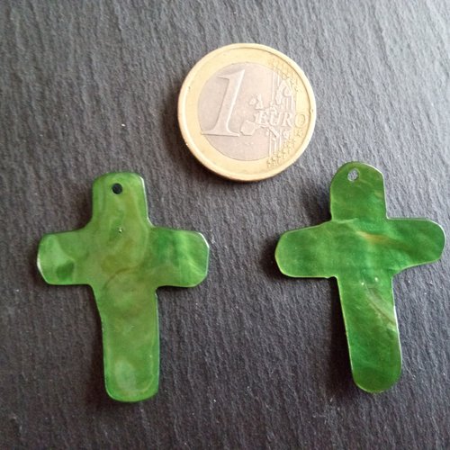 Sequins pendentifs de nacre croix verte x2