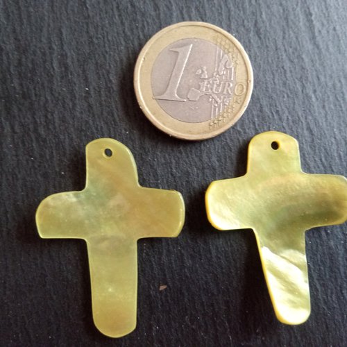 Sequins pendentifs de nacre croix jaune x2