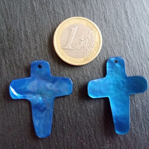 Sequins pendentifs de nacre croix bleu x2