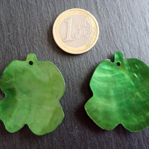 Sequins pendentifs de nacre trèfle vert x2