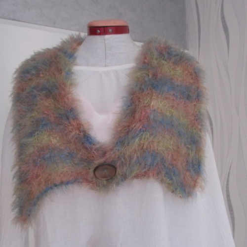 Col écharpe femme bleu rose beige jaune au tricot