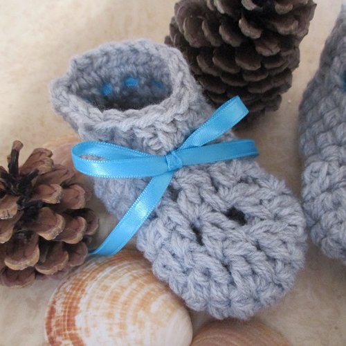 Chaussons bébé en laine grise 9/12 mois au crochet