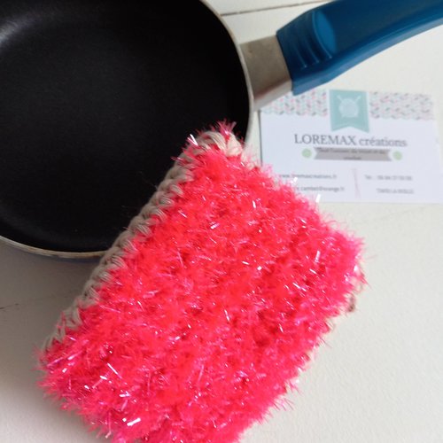 Éponge doublée tawashi rose fluo pour vaisselle, lavable et réutilisable