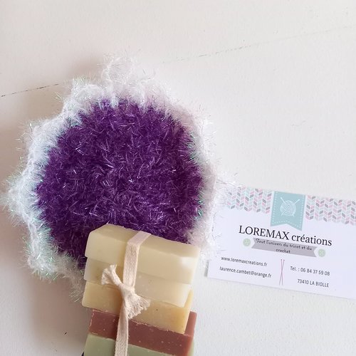 Éponge violette tawashi, vaisselle ou fleur de douche