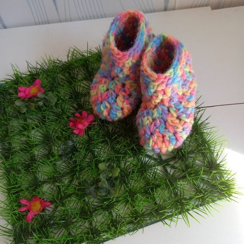Chaussons bébé en laine multicolore 6/9 mois au crochet