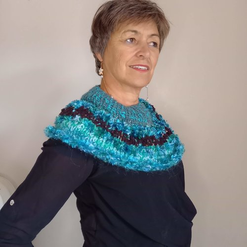 Col femme chauffe épaule bleu vert tricoté en laine