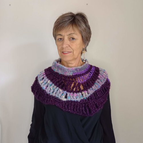 Chauffe épaule femme violet et bordeaux en laine au crochet