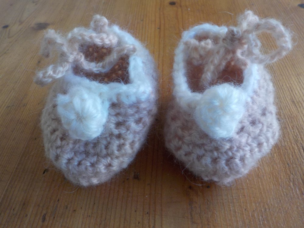 Chaussons Bebe Naissance Au Crochet En Mohair Un Grand Marche