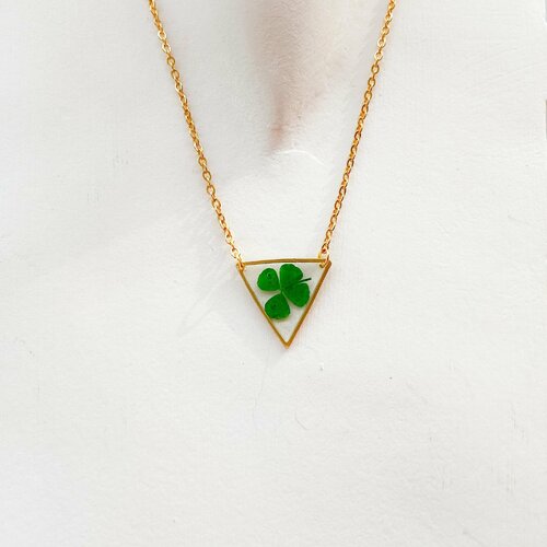 Cadeau de collier de couleur d’or de triangle de fer de quatre feuilles pour elle dans des bijoux de terrarium