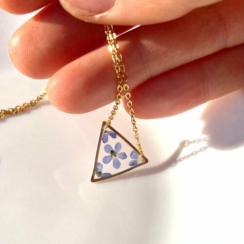 Collier triangle en acier inoxydable de couleur or inclusion de myosotis bleu cadeau de fête des mères pour elle