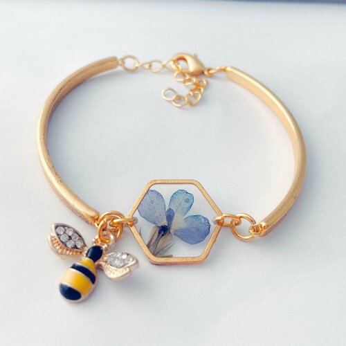 Bracelet lobelia couleur or et son abeille avec fleur pressée joli cadeau fête des mères