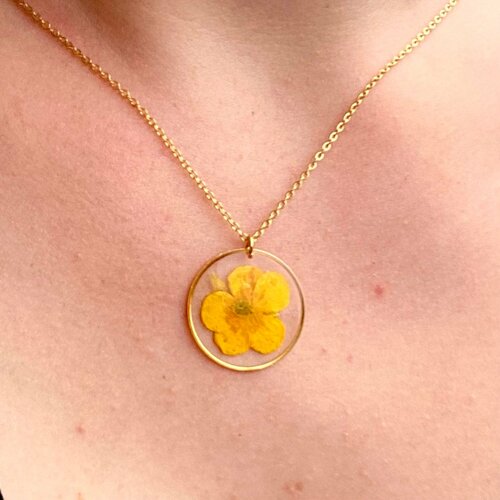 Cadeau unique d'inclusion de collier de renoncule jaune pour elle pour la fête des mères ou le cadeau de marraine