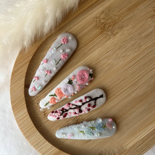 4 barrettes bébé brodées à la main, lin et feutrine, accessoires cheveux enfant, idée cadeau naissance