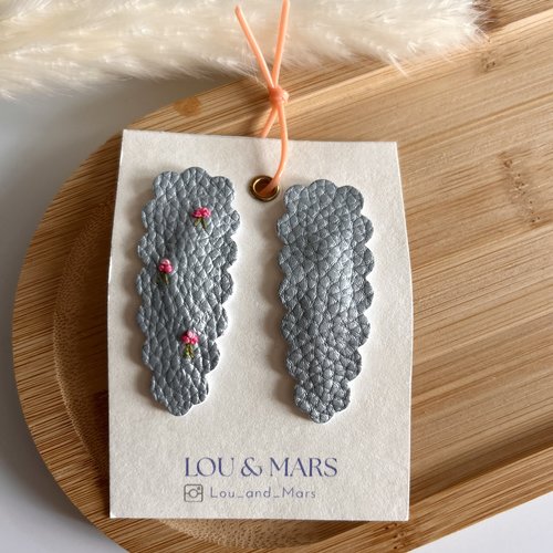Lot de 2 barrettes en simili cuir 6 cm – douces et élégantes