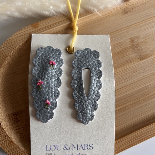 Lot de 2 barrettes en simili cuir 6 cm – douces et élégantes